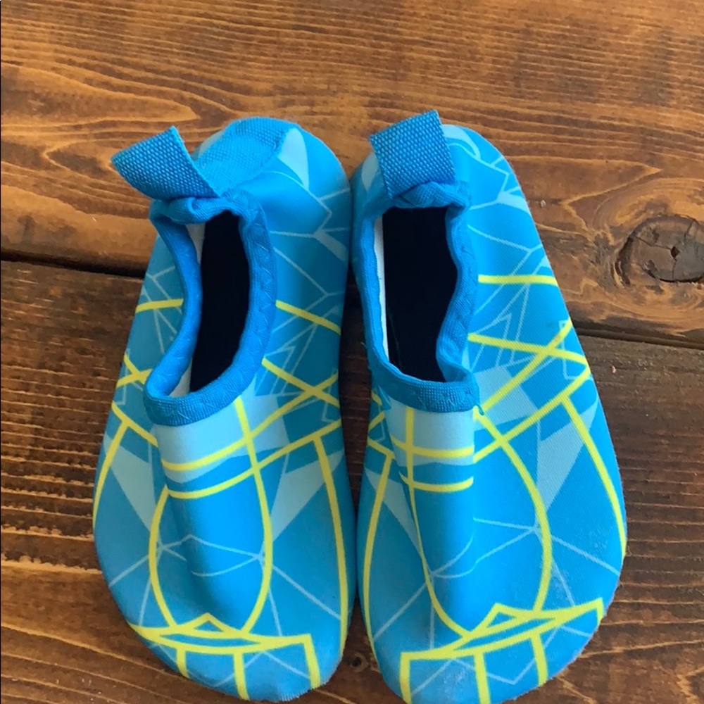 Toddler water shoes